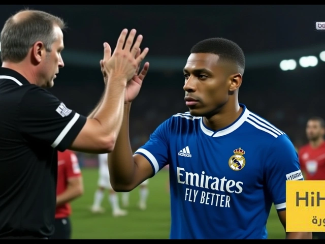 مبابي يحصل على بطاقة صفراء بعد نهاية مباراة إلتشي بسبب احتجاجه على إنهاء المباراة قبل هجمة أخيرة