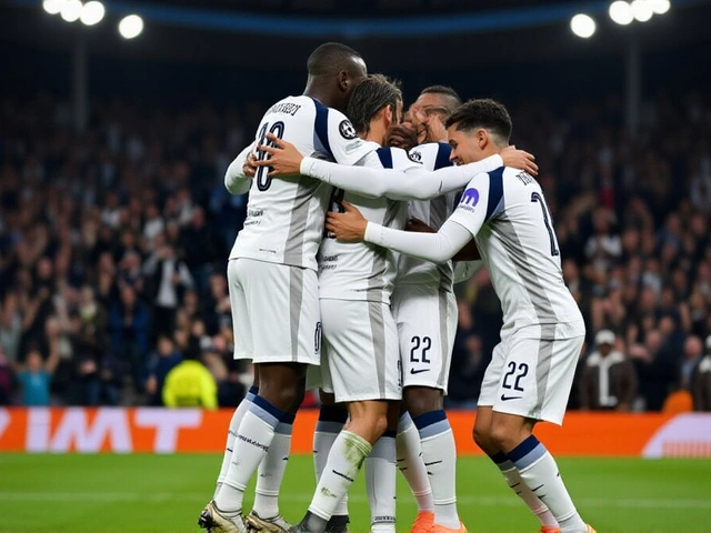 صدام أولد ترافورد: مانشستر يونايتد يواجه توتنهام في صراع التناقضات