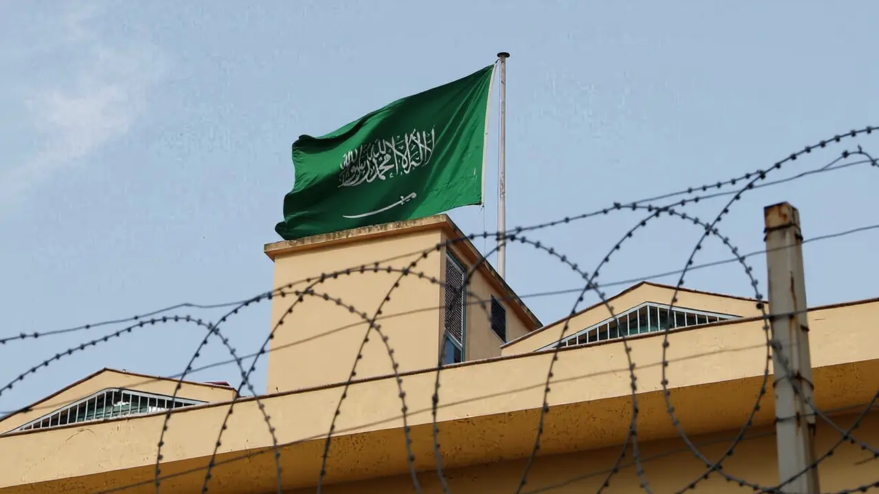 السعودية وأمريكا تشنان غارات على ميليشيات إيران في العراق