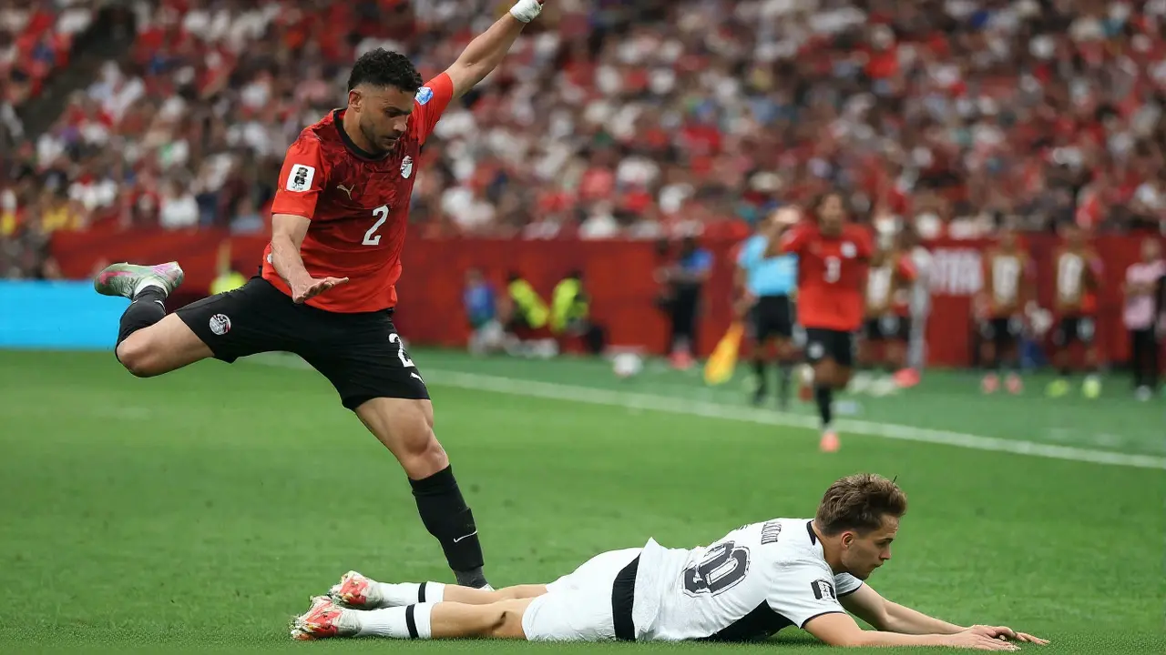 مزق سرواله ونزف.. بن أولد يكشف تفاصيل هدف مصر المثير للجدل