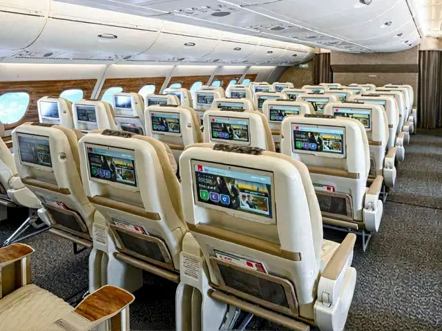 الإمارات تُحدث ثورة في طائرات A380: أول تحويل من درجتين لثلاث