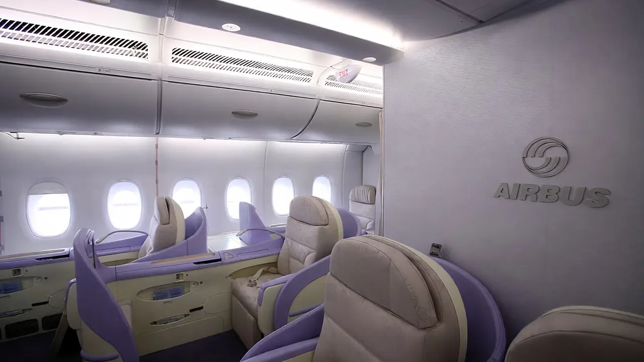 إيرباص تُوقف 5 طائرات A380 فوراً بسبب تشققات الأجنحة