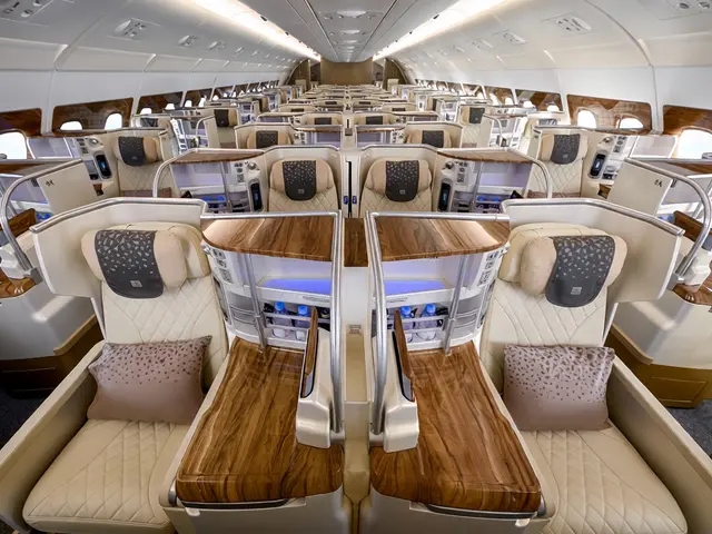 الإماراتية تُنجز أول تحديث لطائرة A380 فائقة الكثافة