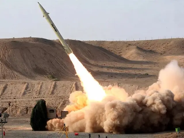 إيران تقصف قاعدة الأزرق: صواريخ باليستية وردود أمريكية