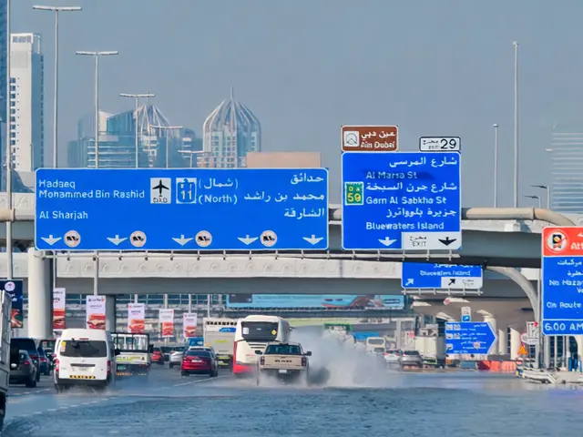 بعد 6 أيام.. صور تكشف استمرار الفيضانات في دبي والشارقة