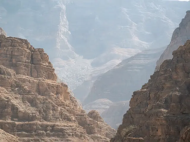 ثلوج تاريخية تغطي قمة جبل جيس في الإمارات لأول مرة منذ عقد