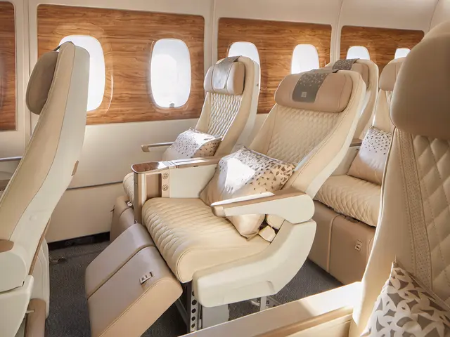 طيران الإمارات تكشف عن A380 بأربع درجات في معرض دبي للطيران