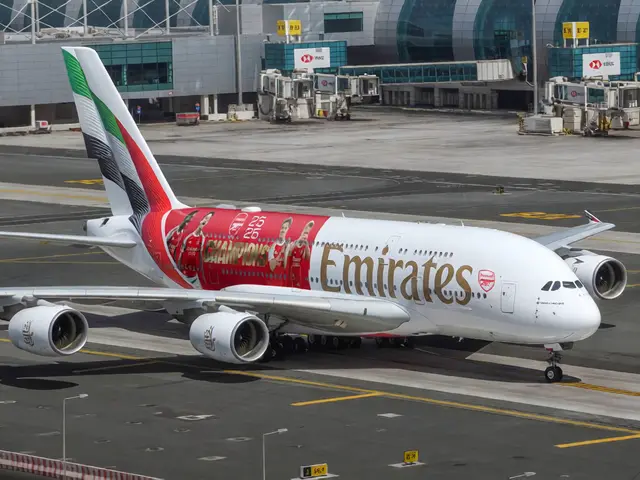 طيران الإمارات تُزين A380 بلقب أرسنال: احتفال تاريخي في سماء دبي