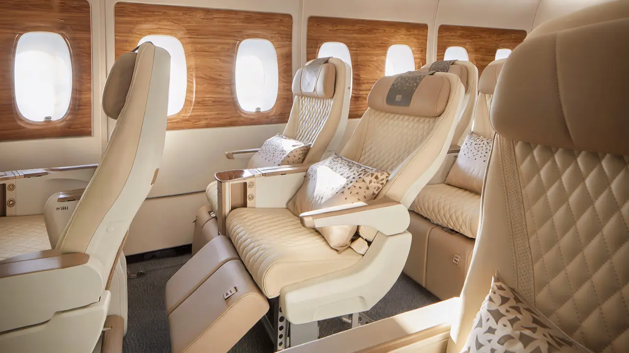 طيران الإمارات تكشف عن A380 بأربع درجات في معرض دبي للطيران