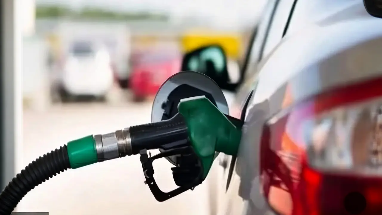 بنزين أمريكا يتجاوز 4 دولارات مجدداً مع اشتعال حرب إيران