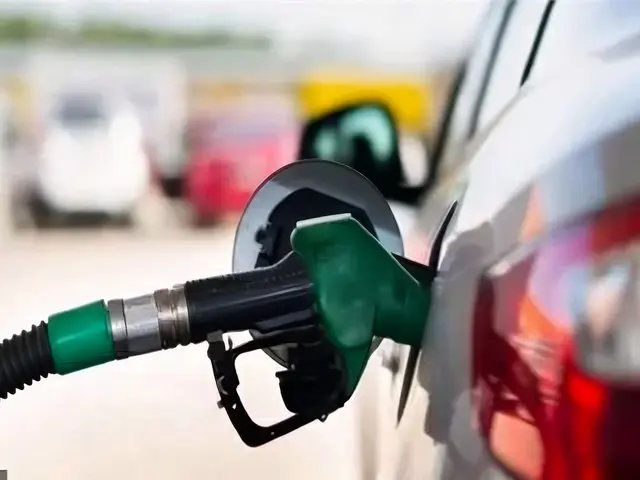 بنزين أمريكا يتجاوز 4 دولارات مجدداً مع اشتعال حرب إيران