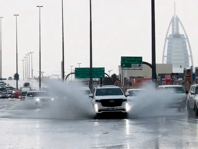 هل ضربت العواصف الإمارات؟ حقيقة تحذير الساعة 3:05