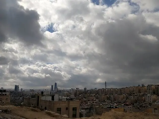 طقس معتدل في الأردن مع انخفاض حراري وأمطار خفيفة بالشمال