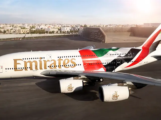 طيران الإمارات تكشف عن كسوة علم الإمارات على A380